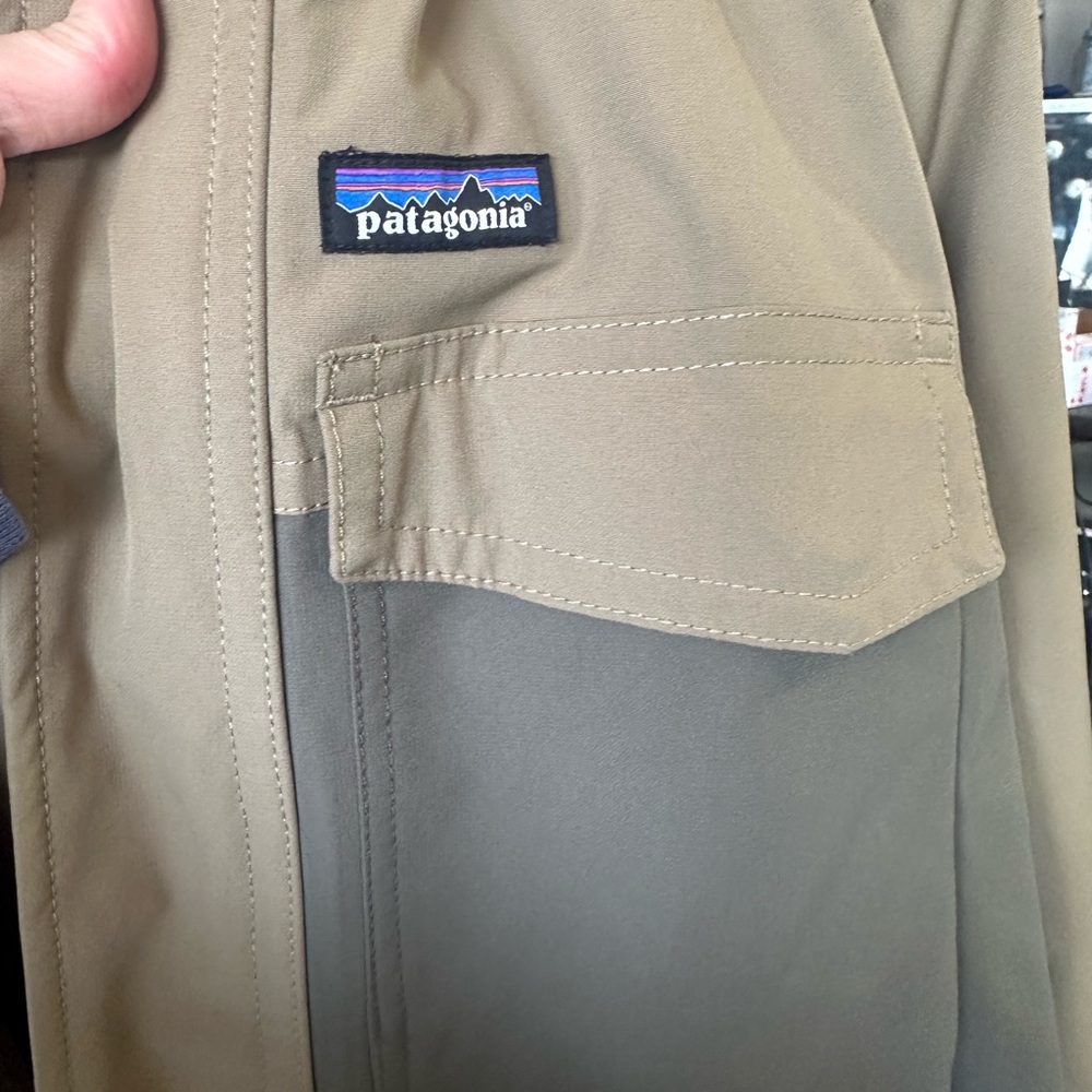 Patagonia Men's Thunder Cloud- Tan and Alpine Green - Picture 8 of 13